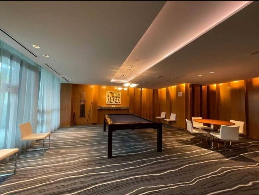 Cn Tower View With Free Parking, Pool, & More Amenities Toronto Esterno foto