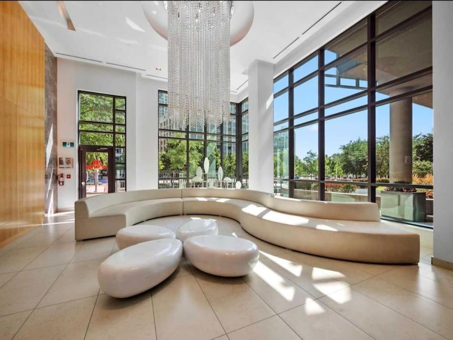 Cn Tower View With Free Parking, Pool, & More Amenities Toronto Esterno foto