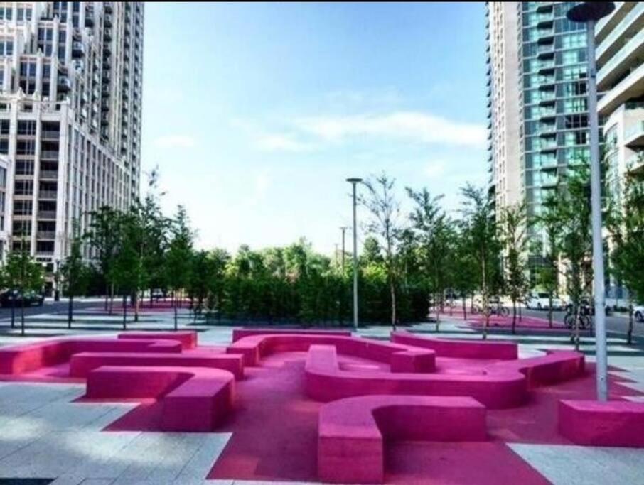 Cn Tower View With Free Parking, Pool, & More Amenities Toronto Esterno foto