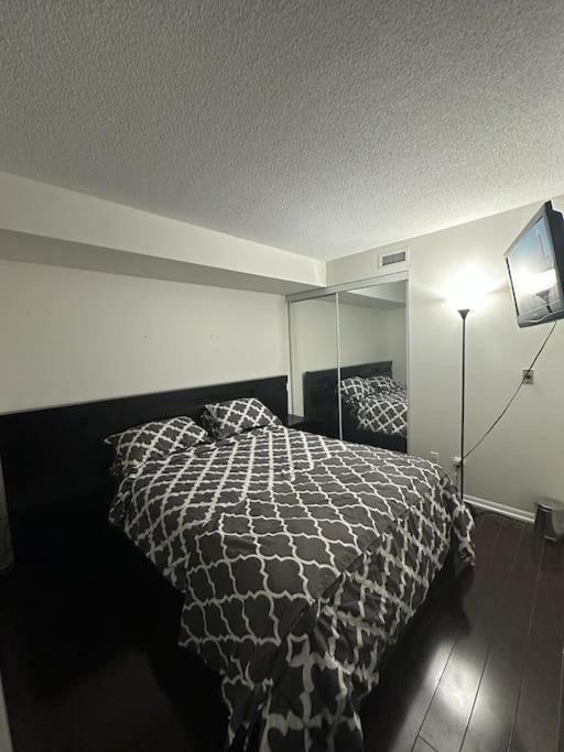 Cn Tower View With Free Parking, Pool, & More Amenities Toronto Esterno foto