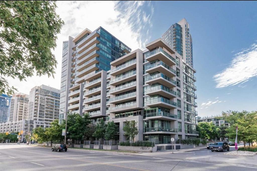 Cn Tower View With Free Parking, Pool, & More Amenities Toronto Esterno foto