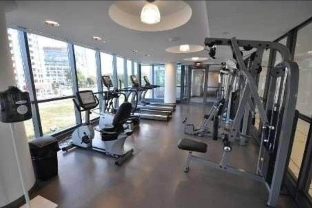 Cn Tower View With Free Parking, Pool, & More Amenities Toronto Esterno foto