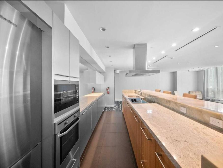 Cn Tower View With Free Parking, Pool, & More Amenities Toronto Esterno foto