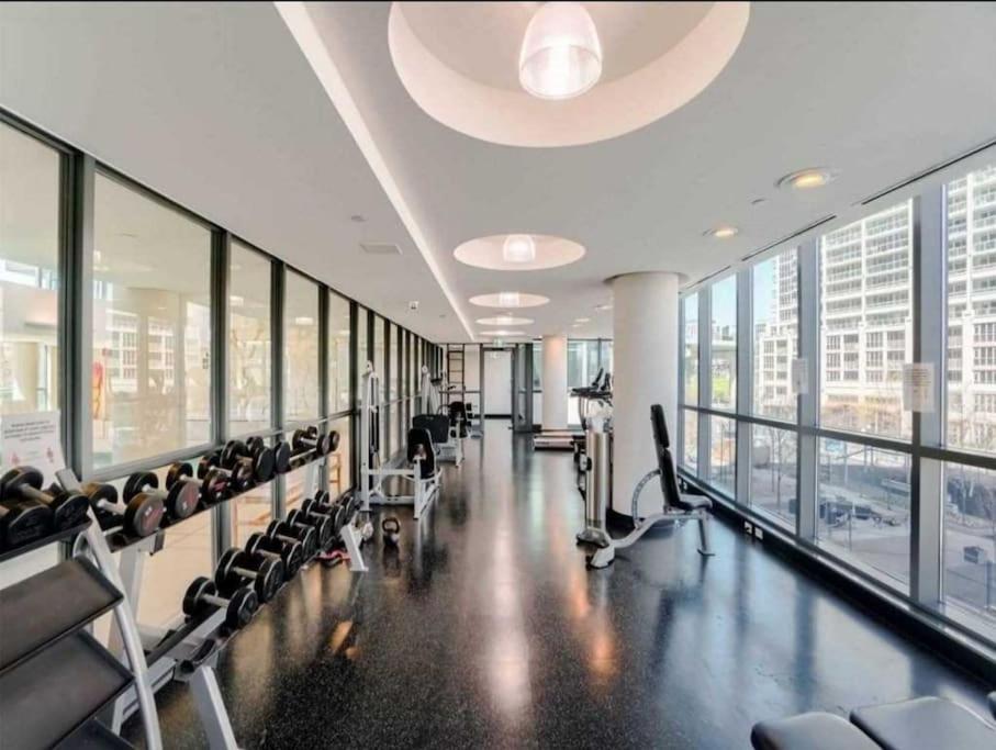 Cn Tower View With Free Parking, Pool, & More Amenities Toronto Esterno foto