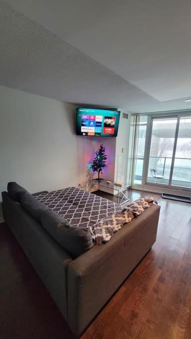 Cn Tower View With Free Parking, Pool, & More Amenities Toronto Esterno foto