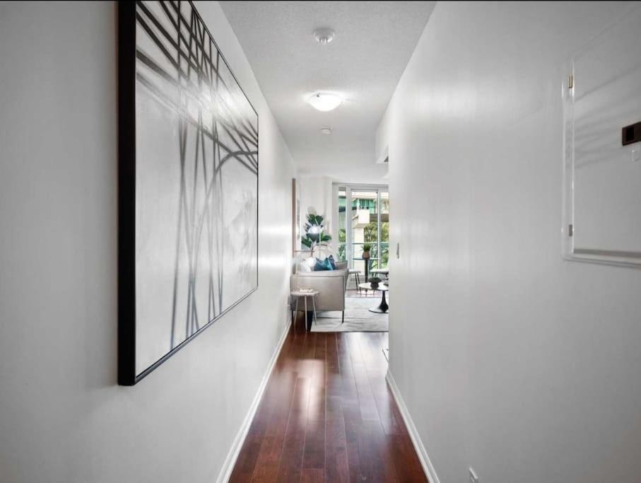 Cn Tower View With Free Parking, Pool, & More Amenities Toronto Esterno foto