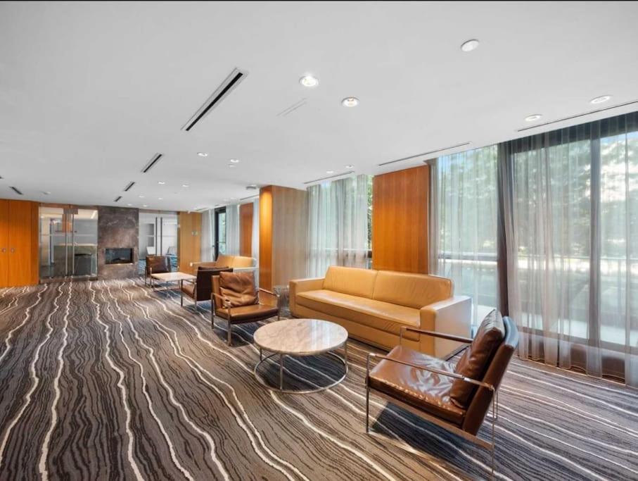 Cn Tower View With Free Parking, Pool, & More Amenities Toronto Esterno foto
